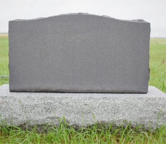 איך מקימים אתר הנצחה