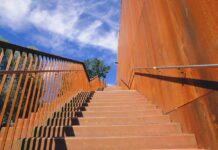 מדרגות ברזל חוץ