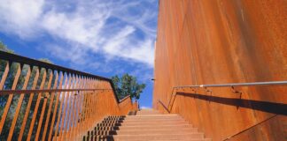 מדרגות ברזל חוץ